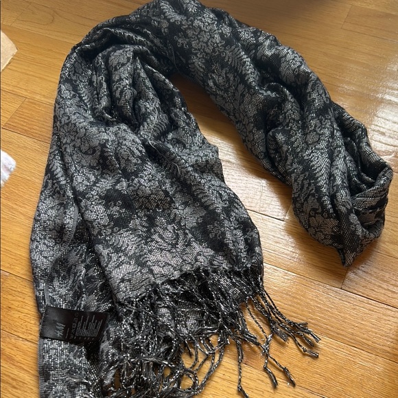 H&M Accessories - H&M Elegant Black and Silver Floral Scarf